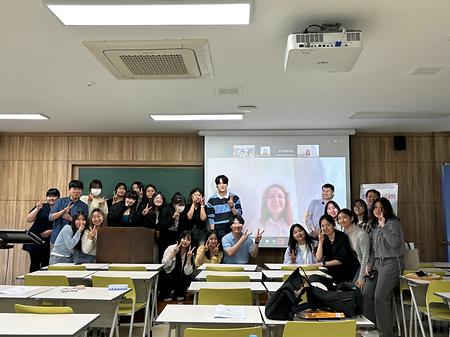  제7차 한국언어문화전공 해외학자 초청 특강_아제르바이잔 언어대학교 아제르바이잔어 통번역학 전공_알리예바 바하르 교수님 이미지